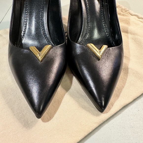 Authentic Louis Vuitton Black Calfskin Leather Heartbreaker Pointed Toe Pumps 36 - Picture 3 of 15